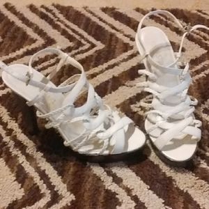 I'm selling 5' inch heels